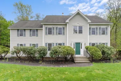 35 Fort Pond Hill Rd 1