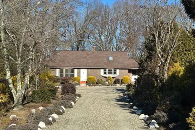 124 Barrington Rd 1