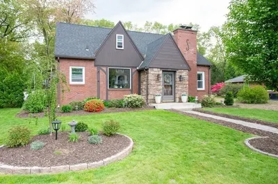 190 Granby Rd 1