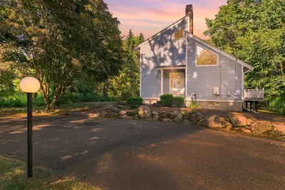 89 Poquanticut Ave