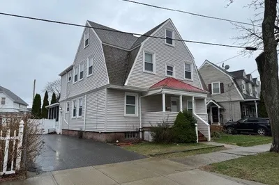 24 Circuit St