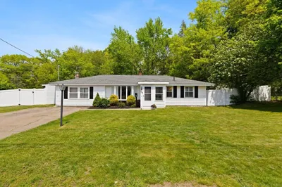 122 Royal Rd