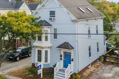 374 River St