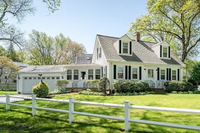 9 Farmcrest Ave