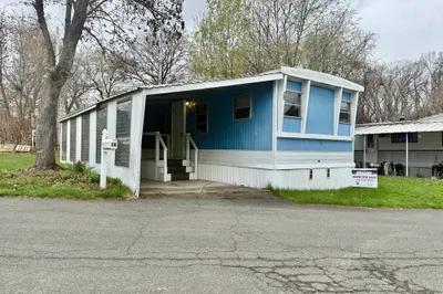 38 Lark Dr 1
