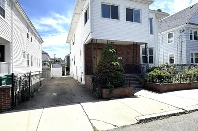 26 Frederick Ave #2