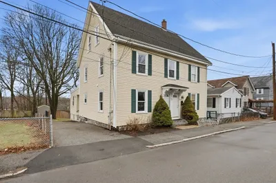 18-20 Buck Street #1 1