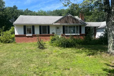 158 Elm St 1