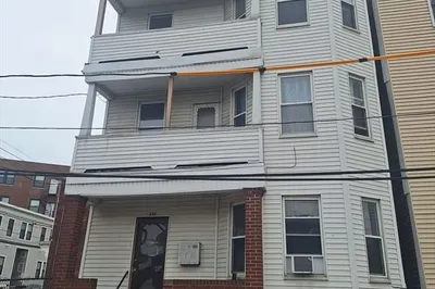 241 Walnut St #3 1