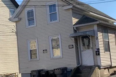 17 Hilton St