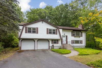 14 Deborah Dr