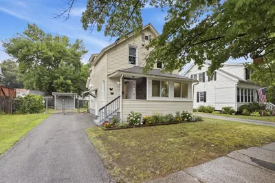 32 Sargon St