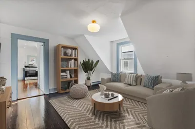 8 Carlton Street #3