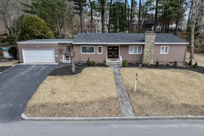 7 Ellis Dr