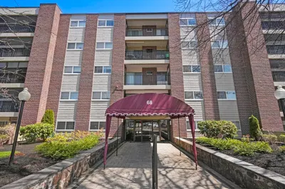 68 Main St #16C 1