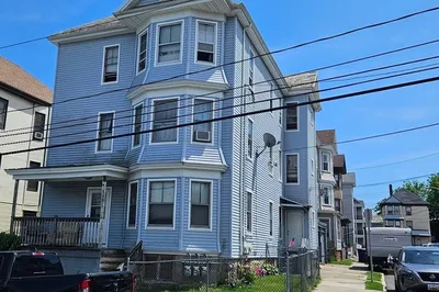 520 Coggeshall St 1