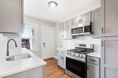 10 Centre Ave #5 1