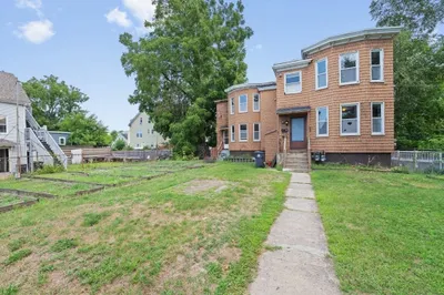 23 Lewis St 1