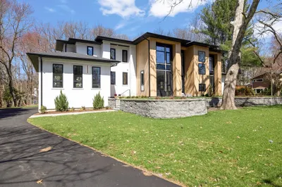 16 Winchester Drive
