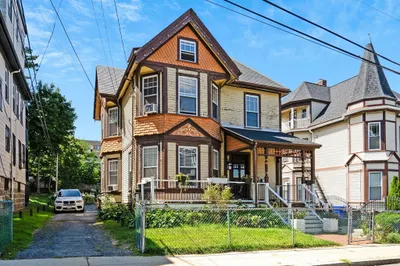 49 Elmore St #3 1