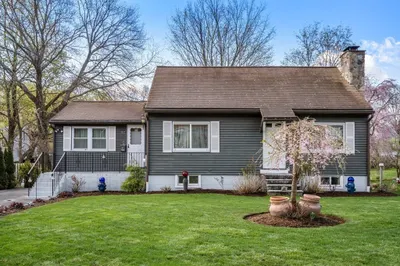 40 Manor Rd 1