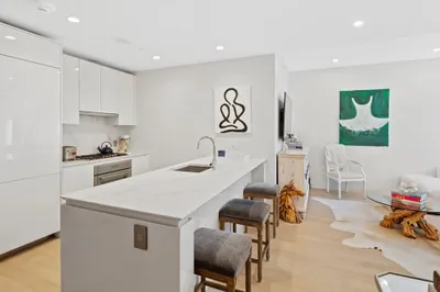 133 Seaport Blvd #815 1