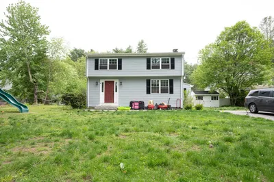 16 Richard Ave 1