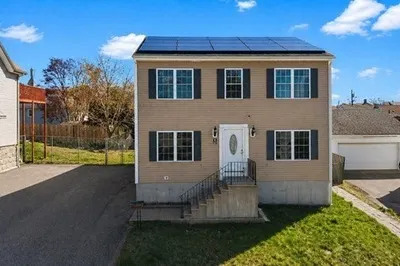 563 Woodman St 1