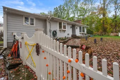 425 Pleasant St 1