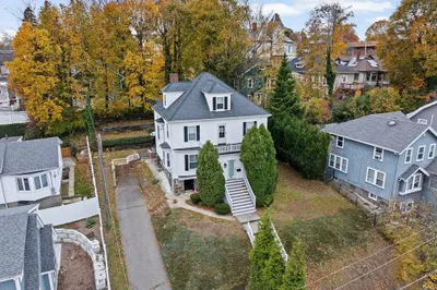 465 Newport Ave
