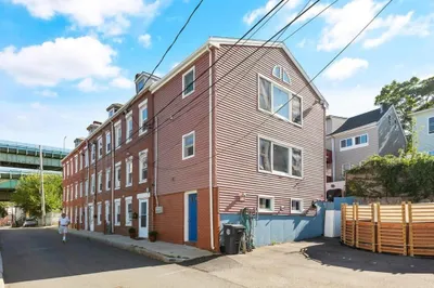 38 Pine St