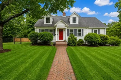 1 Ledgeville Ave 1