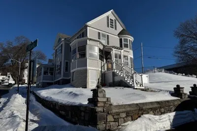 15 Edward St