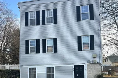 31 Wellington St #2 1