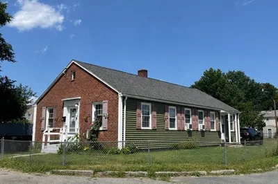 40 Ames St