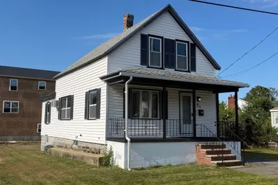61 Thornton Ave 1