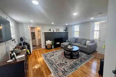198 Main St #1