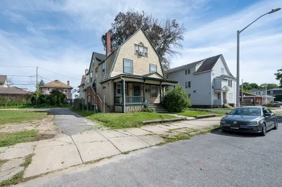 6 Dean St 1