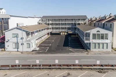 449 Ocean Boulevard #406