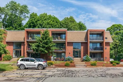 275 Lake St #6 1