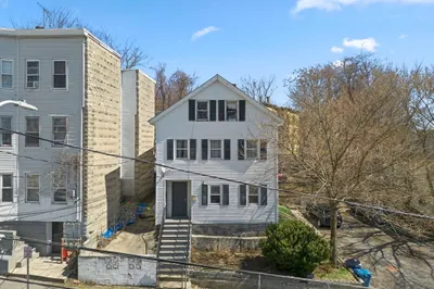 25 Fulton St