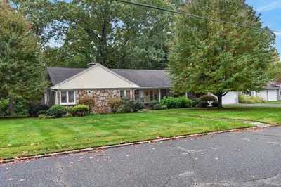 25 Ridgeway Circle 1