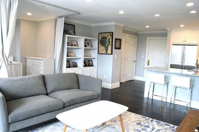 390 Commonwealth #613 1