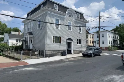 121 Thorndike St #2L
