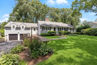 19 Accord Pond Dr 1