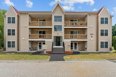28 Randolph Dr #28