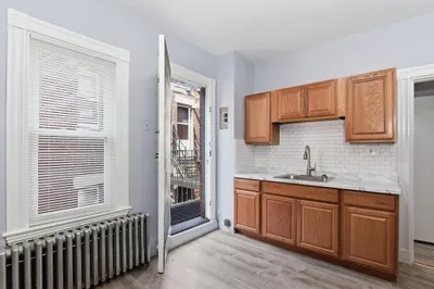 3 Moreland St #3 1