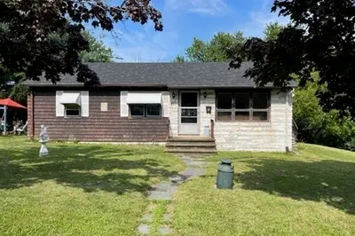 271 Bailey St