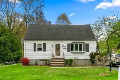 16 Pathwood Ave 1