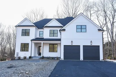 32 Olde Colony Dr 1